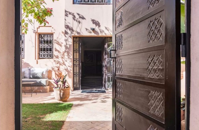 Charming villa, located 10 minutes from the ocean