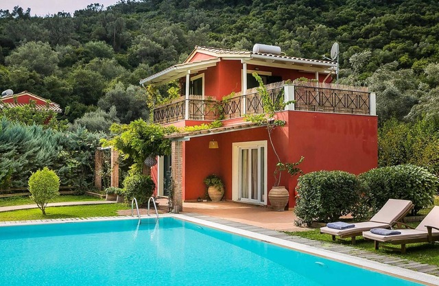 Charming villa w/pretty garden, 5min walk to beach