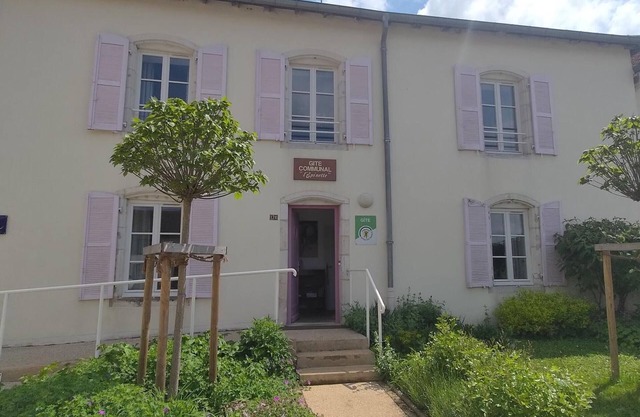Charming Village Getaway: Modern Comforts in a Historic Setting Wi-Fi & Terrace Included