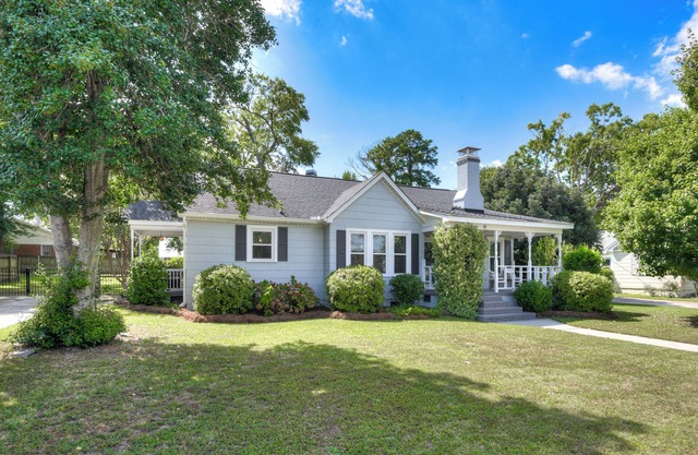 Charming Vintage Bungalow Near USC & Downtown with Big Fenced In Backyard