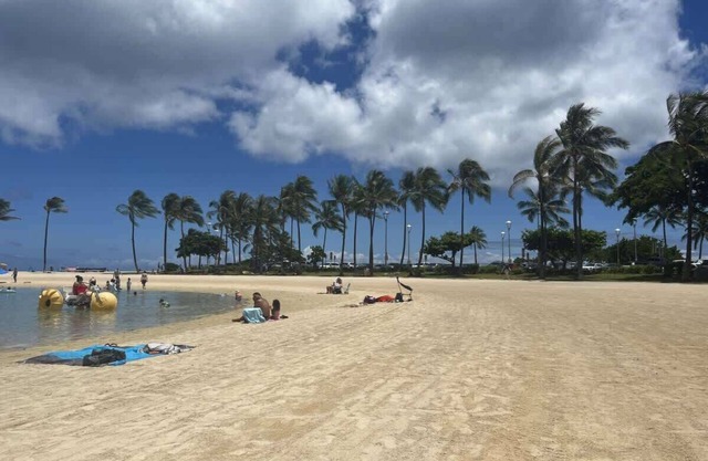 Charming Waikiki Condo Steps to Beach and Shops