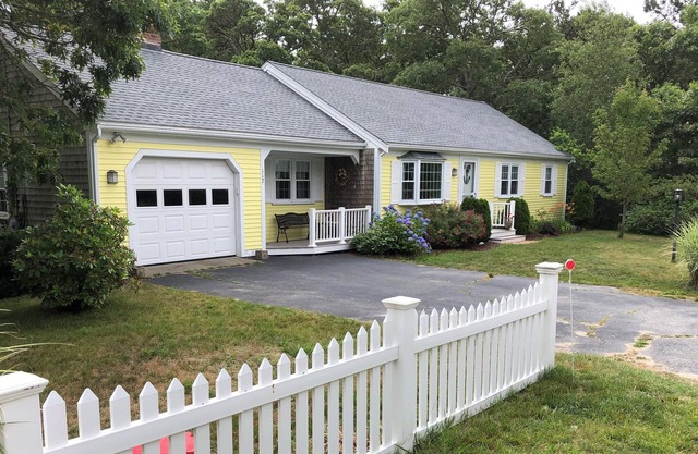 Charming Walk to Beach Chatham-Bayview Cottage 3 BR-Central A/C; Wi-Fi