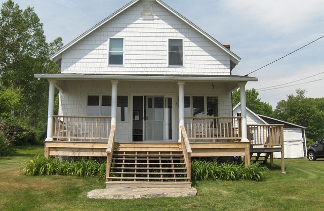 Charming waterfront cottage with large yard