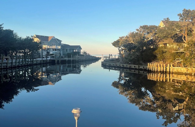 Charming Waterfront 2-bedroom apartment in enchanting Ocracoke W Dock & kayaks.