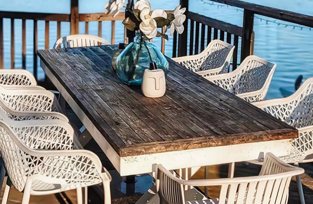 Charming waterfront cottage. nLake Couchiching nCasino Rama/ski resorts. nn