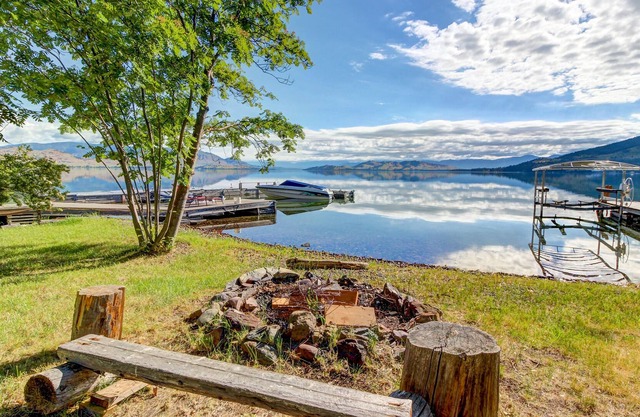 Charming waterfront home w/ private hot tub & dock - space over garage