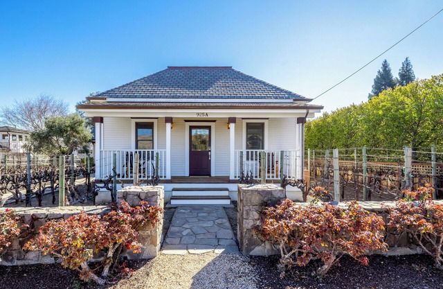 Charming Wine Country Cottage Close to Downtown