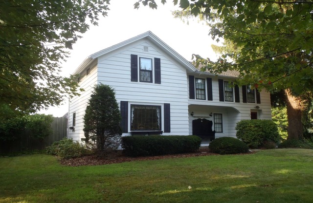 Charming Yet Spacious Farmhouse With 3 Br 2.5 Baths At The Center Of It All!