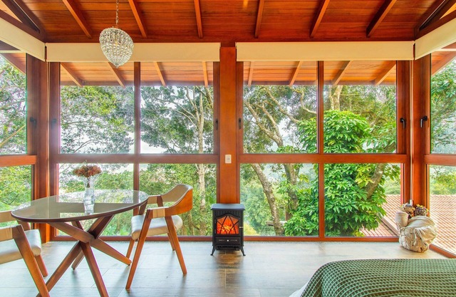 Charmosa Suíte em Sambaqui - NDI005