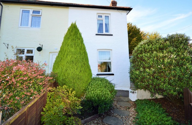 Charnwood Cottage - a cottage that sleeps 4 guests in 2 bedrooms