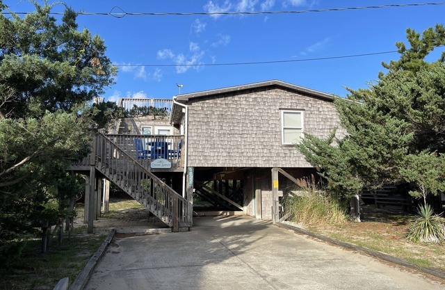 Chasing Sunsets Dog-friendly home w/deck and ocean view