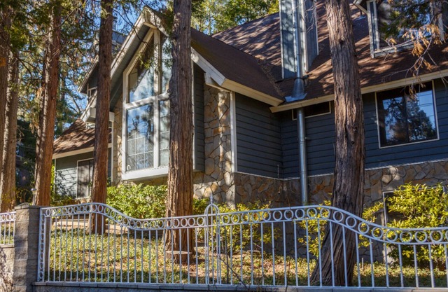 Chateau Bernina. Prime Location! Large indoor Jacuzzi and Dry Sauna. Large Patio