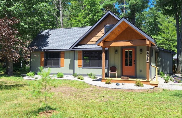 Chateau between the Lakes with modern amenities to include WiFi and A/C