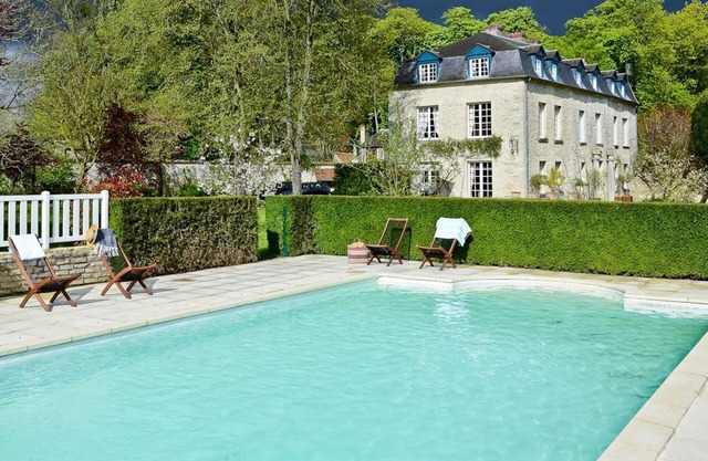 Chateau De Garmeaux - Eight Bedroom Castle, Sleeps 17