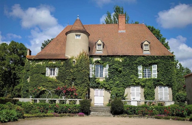 Chateau du 15eme Siècle Avec Piscine, Parc et Dependance - Auvergne