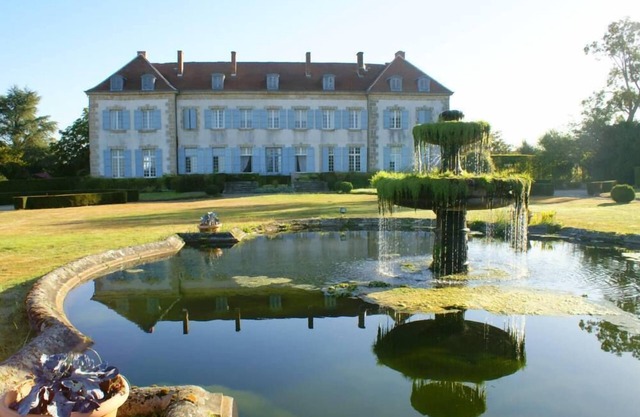 Chateau de Sannat: privatize the west wing, with park, pool and tennis court