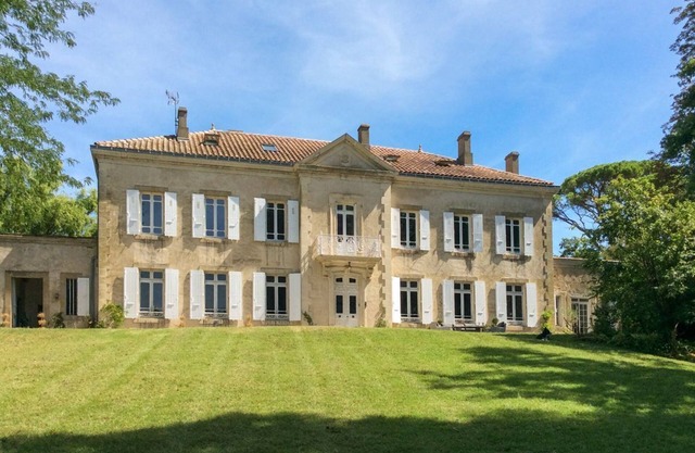 Chateau Grilliere - Five Bedroom Castle, Sleeps 10