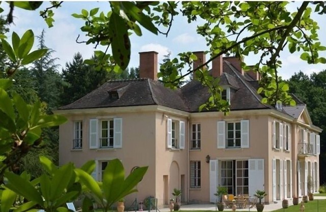 CHÂTEAU NEAR PARIS YVELINES