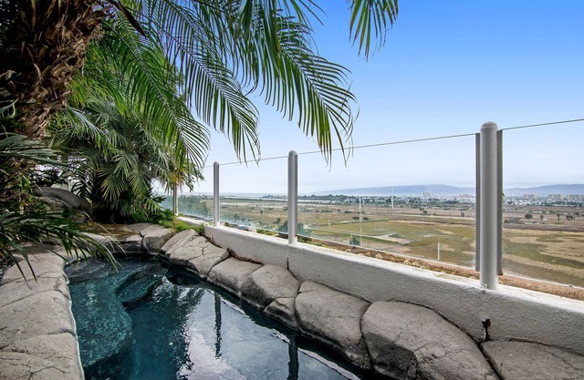 Chateau Pacific | Playa Del Rey Mansion | Jacuzzi | Game Room | BBQ | Ocean View