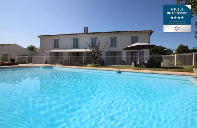 Chateauneuf du Pape (meadow view)