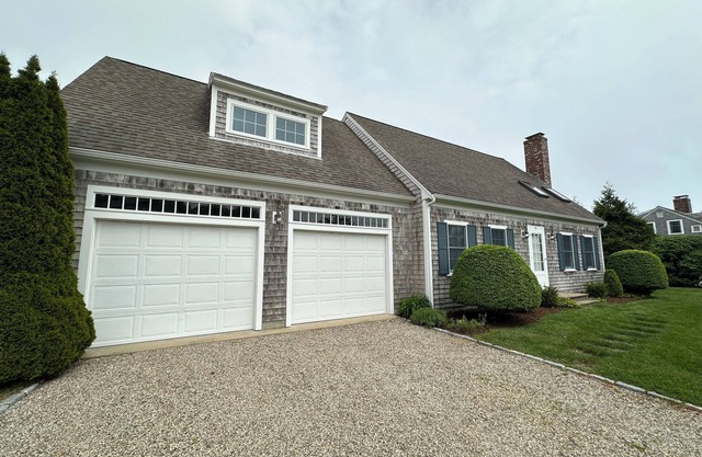 Chatham Charm Awaits - Family-Friendly Cottage Near Beaches & Local Attractions