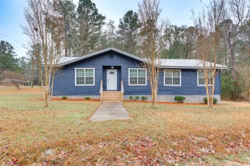 Chatom Retreat with Furnished Deck and Wooded Views!