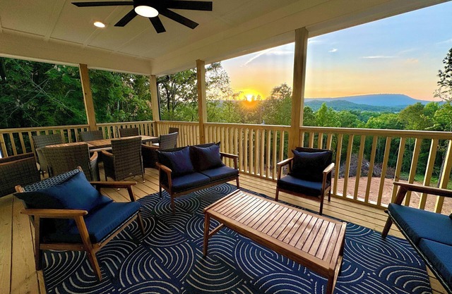 Chatt Vistas-2bd2ba-Views of Lookout-Patio-5min2TN-Sleeps6+