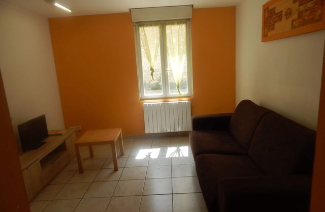 Cheap apartment with terrace 15 minutes from the sea