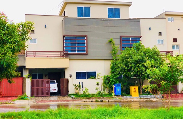 Cheap modern design luxury house with free parking
