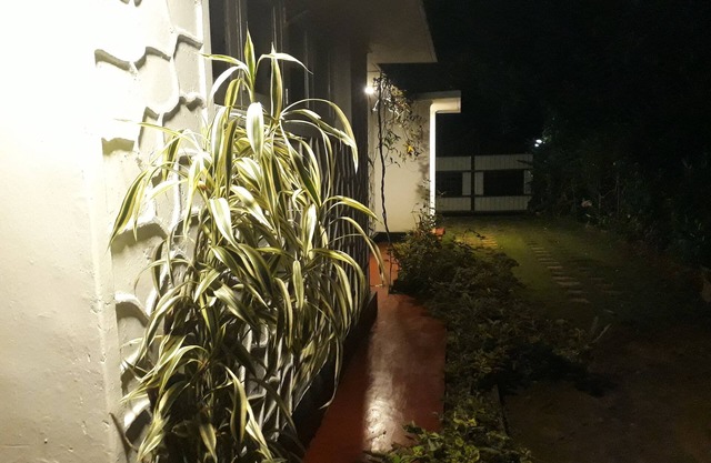 Cheerful 2 bed room with free parking and staying