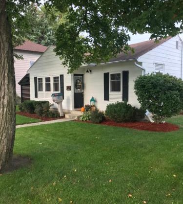 Cheerful 2 Bedroom Cottage on 5th
