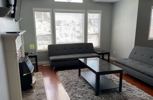 Cheerful 2 Bedroom Upper Floor with Fireplace