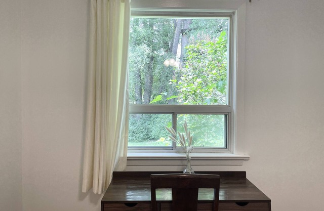 Cheerful 2-bedroom with garden, free-parking