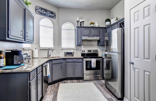 Cheerful 3-bed room residential home with pool