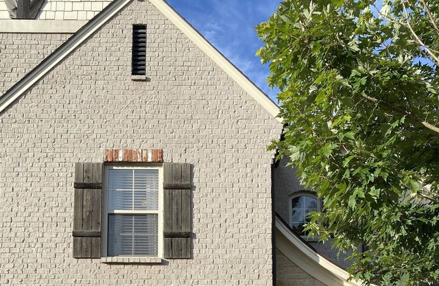 Cheerful 3 bedroom townhome, minutes from campus!