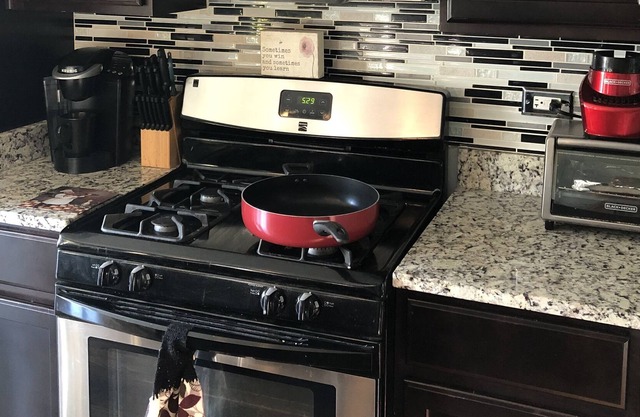 Cheerful 3 bedroom updated Townhome 9 Miles from OHARE