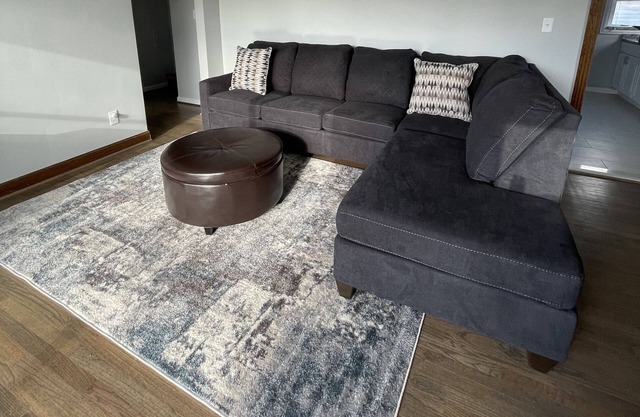 Cheerful 3 bedroom home near garden city hospital