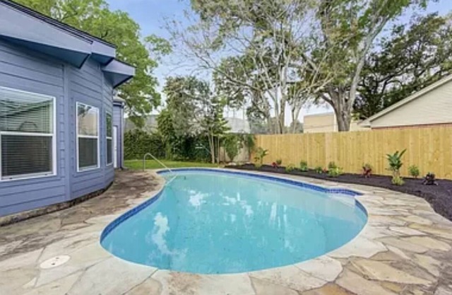 Cheerful 3 bedrooms house with a pool -1 mn from Nasa - 5 -6 PEOPLE MAX