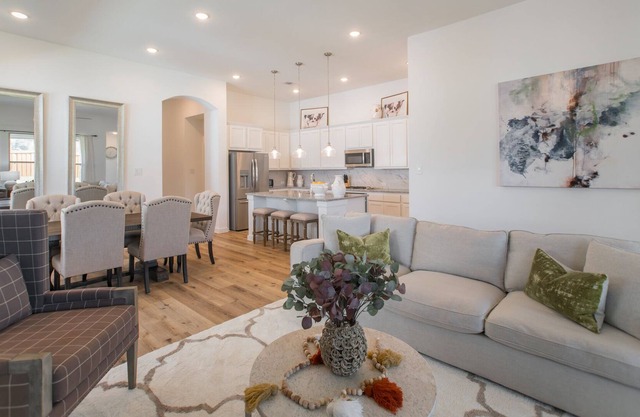 Cheerful 4-bedroom home with patio!