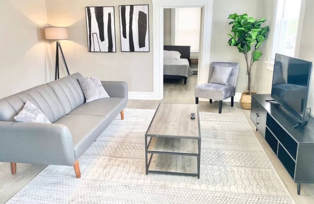 Cheerful 4-bedroom home that sleeps 9