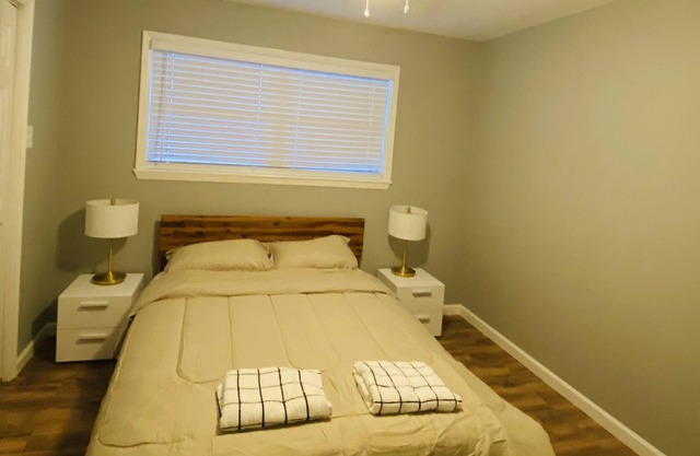 Cheerful 4 bedroom home that sleep 14 in Houston