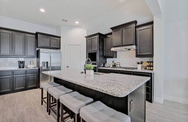 Cheerful 4 Bedroom House in Argyle with fenced backyard & fireplace