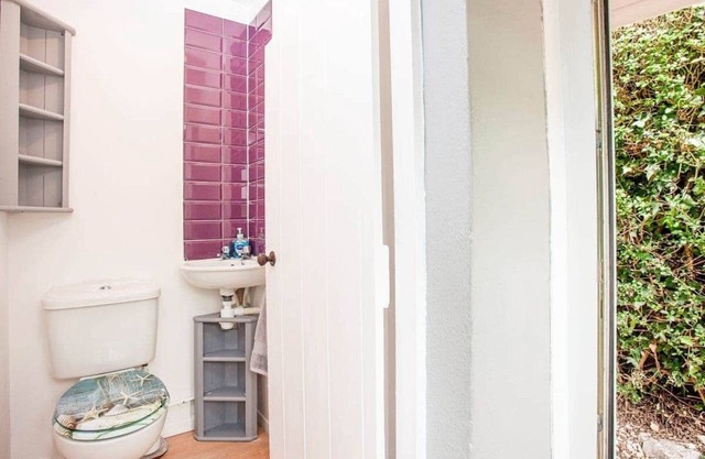 Cheerful 6 bedroom property with cinema room