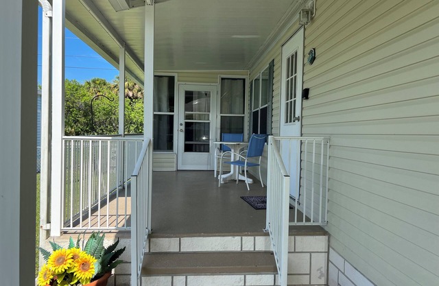 Cheerful Barefoot Bay vacation rental
