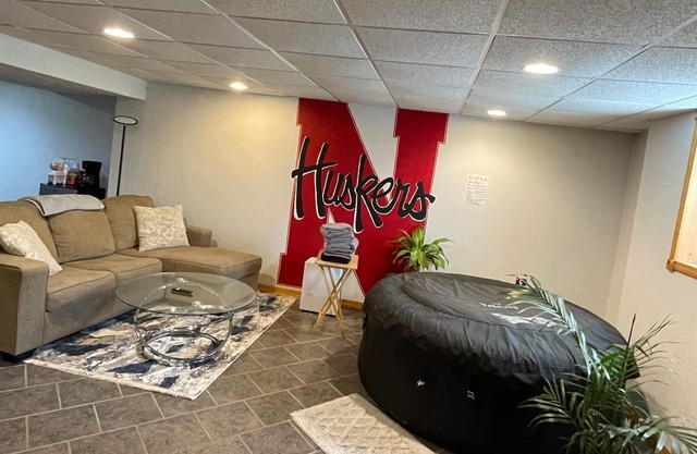 Cheerful Basement 1 Bedroom with Hot Tub