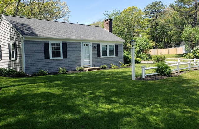 Cheerful, Clean and Newly Renovated Home 5 Minutes from the Beach