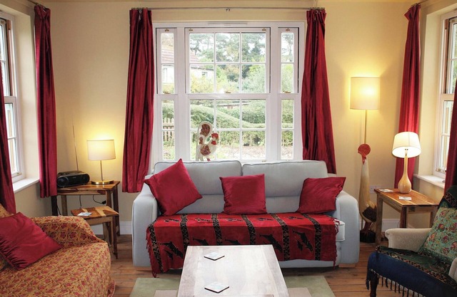 Cheerful Family Home Within Walking Distance of the Quay