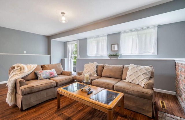 Cheerful Henrietta 4BDRM. w/Garage - Pets welcome!