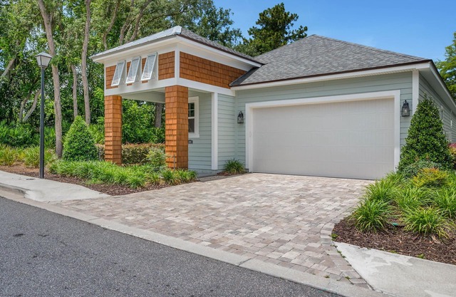 Cheerful Oasis minutes from Beach, Parks, and Historic Downtown Fernandina Beach
