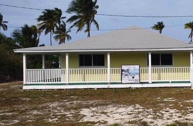 Cheerful one bedroom villa with a patio.